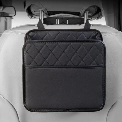 Organisateur de voiture compacte noir derrière siège passager dans une voiture avec intérieur gris pâle