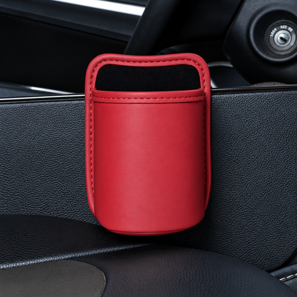 Porte gobelet voiture rouge zoom sur le modèle