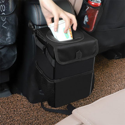 Poubelle de voiture​ noire en tissu flexible avec couvercle anti-odeur.